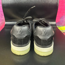 Load image into Gallery viewer, Louis Vuitton Trainer Black Monogram Size LV 7 (8.5-9M)