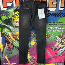 Load image into Gallery viewer, Purple Brand Distressed Skinny Jeans Black Size 33”