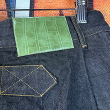 Load image into Gallery viewer, Neux Debut Denim Shorts Size 30"