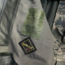 Load image into Gallery viewer, Y2K Gore-Tex Digi Camo Military Issue Jacket Size XL