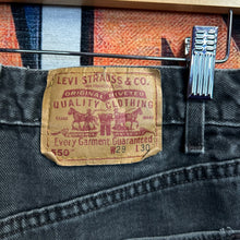 Load image into Gallery viewer, Y2K Levi’s Black Slim Jeans Size 28”
