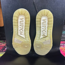 Load image into Gallery viewer, Louis Vuitton Trainer Black Monogram Size LV 7 (8.5-9M)