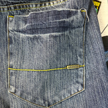 Load image into Gallery viewer, Y2K Akademiks Jeans Size 36"