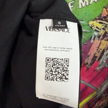Load image into Gallery viewer, Versace Medusa Greca Border Tee Size Small