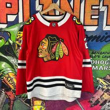 Load image into Gallery viewer, NHL Chicago Blackhawks Duncan Keith Hockey Jersey Size Medium