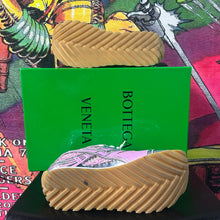 Load image into Gallery viewer, Bottega Veneta Orbit Sneakers Pink Size 42 / 9