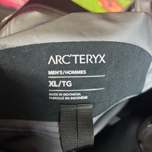 Load image into Gallery viewer, Arc’teryx Beta Gore-Tex Shell Jacket Size XL
