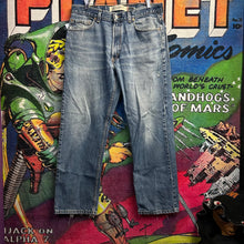 Load image into Gallery viewer, Y2K Levi’s Jeans Size 33”
