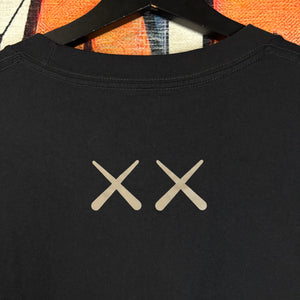 KAWS x Uniqlo Tee Size 2XL