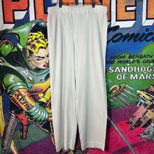 Load image into Gallery viewer, Issey Miyake White Pleated Pants Size 2 / Medium
