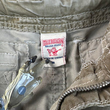 Load image into Gallery viewer, True Religion Isaac Cargo Shorts Size 36&quot;
