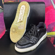 Load image into Gallery viewer, Louis Vuitton Trainer Black Monogram Size LV 7 (8.5-9M)
