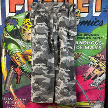 Load image into Gallery viewer, Vale Valley Camo Jogger Pants Stone Crystal Size 36
