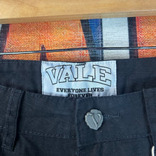 Load image into Gallery viewer, NWT Vale Lives Baggy Star Cargo Pants Black Size 36”
