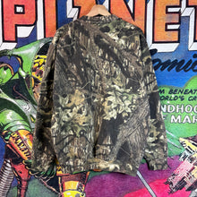 Load image into Gallery viewer, Y2K Mossy Oak Real Tree Camo Sweatshirt Size Large
