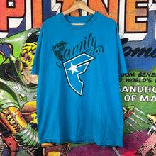 Load image into Gallery viewer, Y2K Famous Stars &amp; Straps Family Tee Size XL
