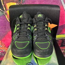 Load image into Gallery viewer, Nike OFF-WHITE Rubber Dunks Green Strike Size 9

