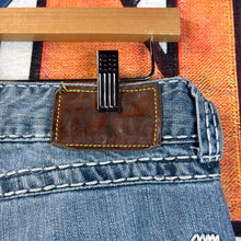 Load image into Gallery viewer, Wrangler Ricky Jeans Size 31&quot;
