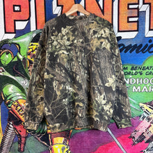 Load image into Gallery viewer, Y2K Mossy Oak Real Tree Camo Sweatshirt Size Large
