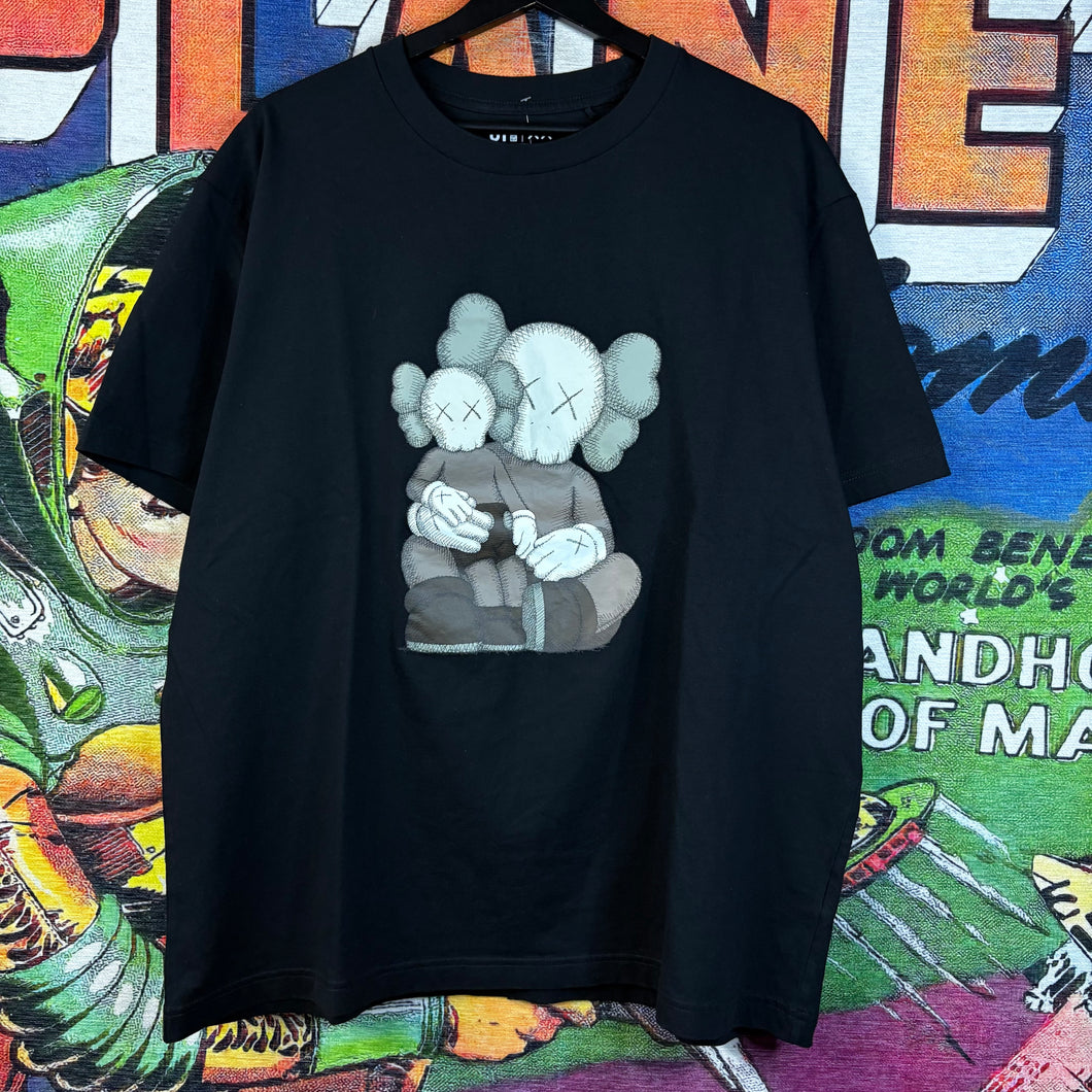 KAWS x Uniqlo Tee Size 2XL