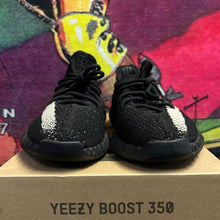 Load image into Gallery viewer, Yeezy Adidias Boost 350 V2’s Oreo Size 12

