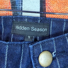 Load image into Gallery viewer, Hidden Season Pinstripe Jeans Size Small 30-33”
