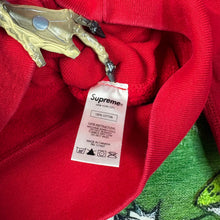 Load image into Gallery viewer, Supreme Small Font Hoodie Size Medium
