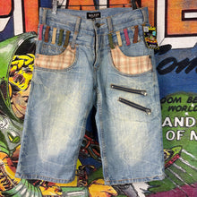 Load image into Gallery viewer, Nylaus Double Waisted Shorts Size 30&quot;
