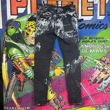 Load image into Gallery viewer, Purple Brand Paint Splatter Jeans Size 31”
