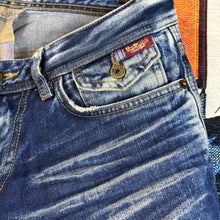Load image into Gallery viewer, Y2K Dolce &amp; Gabbana Distressed Size 30
