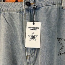 Load image into Gallery viewer, NWT Vale All Star Denim Size 34”
