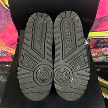 Load image into Gallery viewer, Louis Vuitton LV Alpine Boots Black Size LV 9.5
