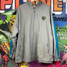 Load image into Gallery viewer, Y2K Jacksonville Jaguars Windbreaker Jacket Size XL￼

