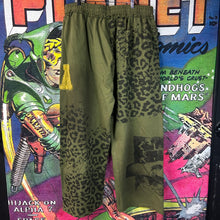 Load image into Gallery viewer, NWT Vale Army Green Sweatpants Size XXL
