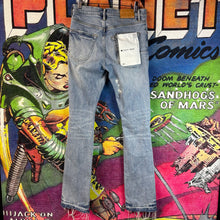 Load image into Gallery viewer, Purple Jeans Style P0004 Size 29&quot;
