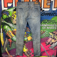 Load image into Gallery viewer, Purple Brand Light Wash Skinny Jeans Size 34”
