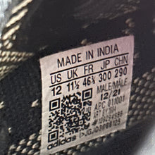 Load image into Gallery viewer, Yeezy Adidias Boost 350 V2’s Oreo Size 12

