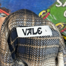 Load image into Gallery viewer, Vale Forever Spiderweb Flannel Size Large
