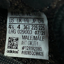 Load image into Gallery viewer, Brand New Yeezy Boost 350V2 “MX Rock” Size 4.5
