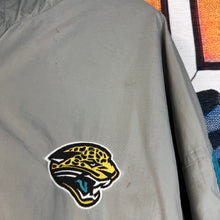 Load image into Gallery viewer, Y2K Jacksonville Jaguars Windbreaker Jacket Size XL￼
