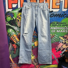 Load image into Gallery viewer, Y2K Guess Jeans Size 32”
