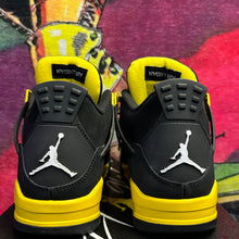 Load image into Gallery viewer, Air Jordan Thunder 4’s Size 9
