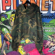 Load image into Gallery viewer, GV Gallery Raspberry Hills Camo Hoodie Size XL
