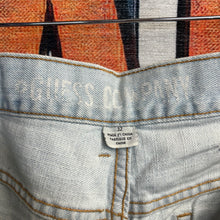 Load image into Gallery viewer, Guess Distressed Jeans Size 32

