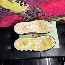 Load image into Gallery viewer, Off-White Vulc Low “Black Green” Size 9/42
