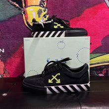 Load image into Gallery viewer, Off-White Vulc Low “Black Green” Size 9/42
