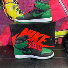 Load image into Gallery viewer, Jordan 1 Retro High &quot;Pine Green&quot; Black 2.0 Size 10.5
