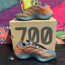 Load image into Gallery viewer, Adidas Yeezy 700 v3 Copper Fade Size 7.5
