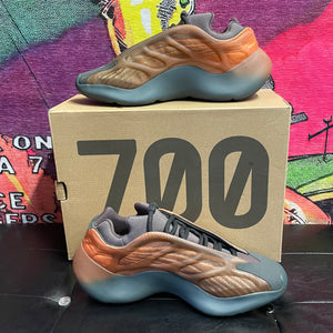 Adidas Yeezy 700 v3 Copper Fade Size 7.5