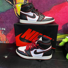 Load image into Gallery viewer, Jordan 1 Retro High Bloodline Size 10
